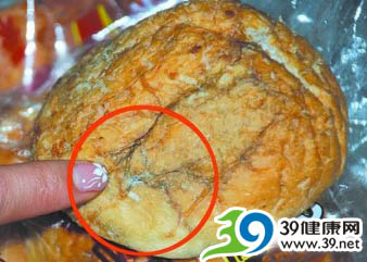 面包长毛、米酒发黑 家乐福好吓人