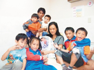 28岁少妇连生8胎 被建议挑战吉尼斯