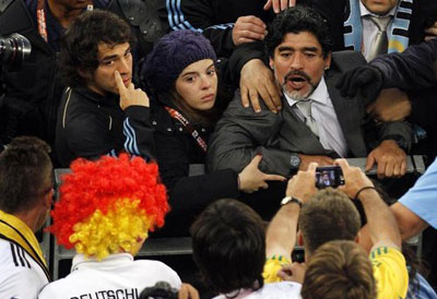 老马输球又输人 险与德球迷冲突