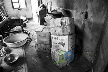 黑新闻：光鲜腊肉背后：注水猪肉熏好放厕所