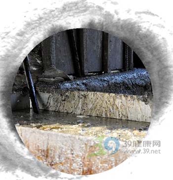 黑新闻：黑工厂潲水油勾兑棕油卖到小餐馆