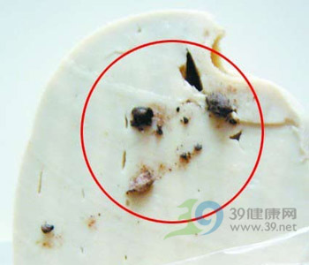 黑新闻：家乐福素鸡有“加料”吃出黑色异物