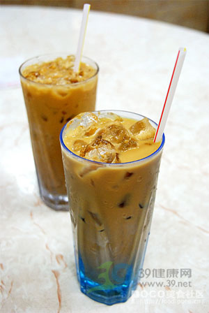 黑新闻：奶茶含大量添加剂 成本只六七毛