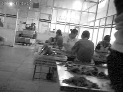 黑新闻：非法作坊生产零食加罂粟籽 全销往学校周边