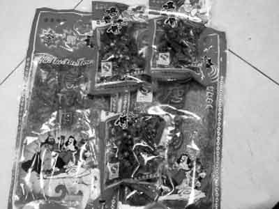 黑新闻：非法作坊生产零食加罂粟籽 全销往学校周边