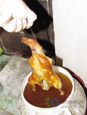 黑新闻：乌市部分烤鸭店售致癌烤鸭油