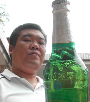 黑新闻:圣泉精制啤酒内惊现吊针针管?!