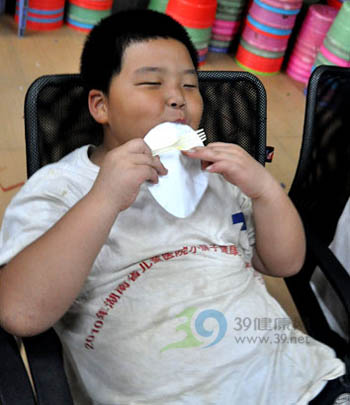 小胖子减肥夏令 餐饮素食为主