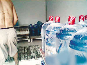 黑新闻：“名牌”桶装水伪造商标 灌装自来水