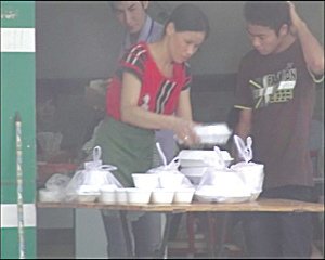 黑新闻：揭秘：化学整容塑料垃圾变白餐盒！