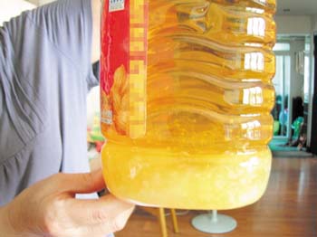 黑新闻：金穗花生调和油掺了多少“水份”