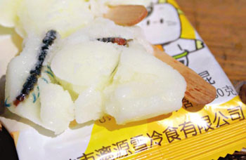 黑新闻:漓源雪“双棒”居然吃出死蜈蚣