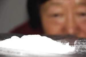 黑新闻：南京农贸市场现洗虾粉 一洗就白