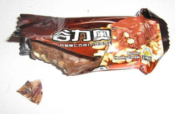 黑新闻:金帝巧克力吃出塑料纸 索赔无果