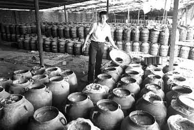 黑新闻：郑州查获2万斤工业盐腌蘑菇(图)