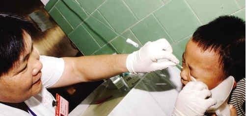 广州两所民营学校70余人染上红眼病(图)