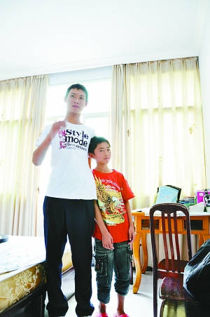 12岁男孩高1.82米酷似易建联 食量大体育好(图)