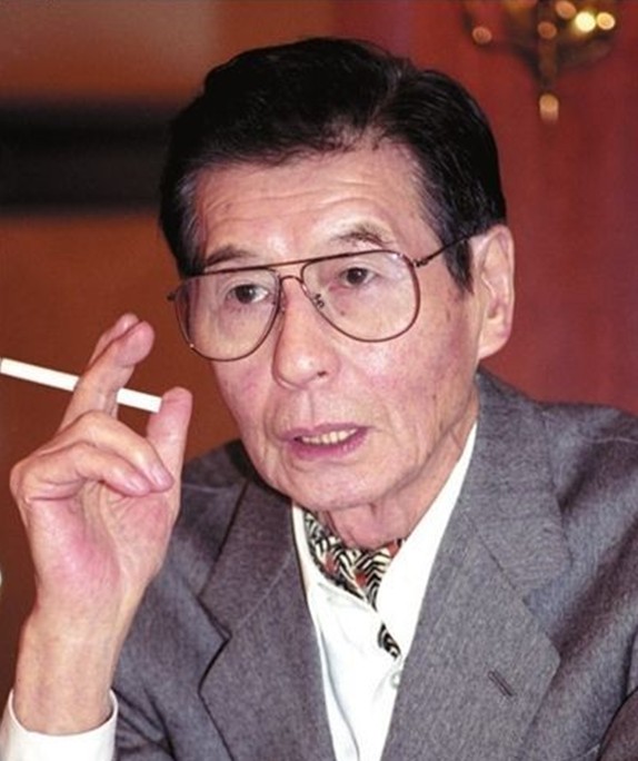 日本老牌艺人池部良患败血症病逝 享年92岁