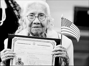 墨西哥老妇赴美101年后终获绿卡