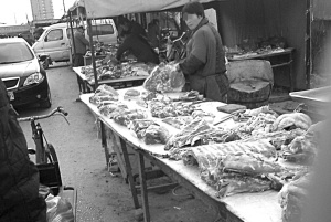 黑新闻:济南“黑猪肉”市场半夜开市 日销售达百吨