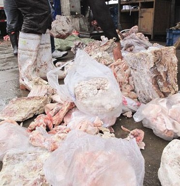 黑新闻：超市鲜肉馅藏污纳垢 淋巴搅作包子馅(图)