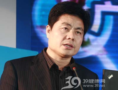 4个企业代表上台演讲致辞