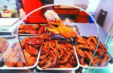 摊主曝卤菜大多被染色 过量食用伤及肝肾(图)