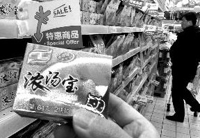 记者调查称方便汤料成分多为添加剂(图)