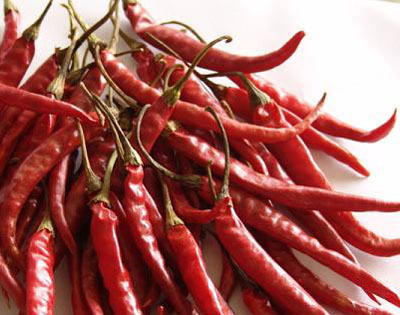 不法商贩用硫磺熏干辣椒 遇高温会生成致癌物