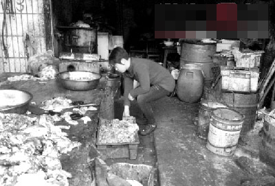 长沙查封黑心猪油作坊 用猪肺猪皮猪肠炼油(图)