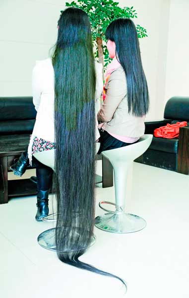 女士25年没剪头发长达1米9 洗一次需一小时(图)