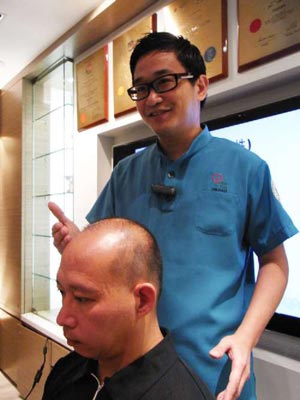 男子服用避孕药治秃头 发丝未增加险变性(图)