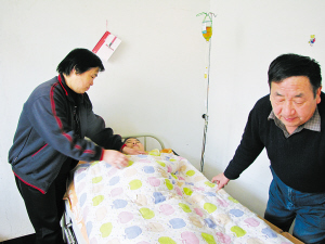 女医生突发脑溢血 昔日患者悉心照顾80多天