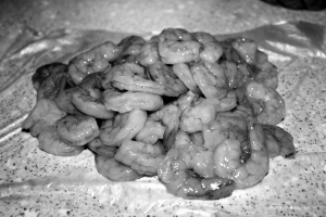 水产商曝化学药剂泡虾仁 一斤虾仁掺半斤冰(图)