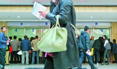 上海市民集中就医挤爆医保系统 人保局致歉(图)