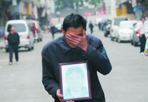 广东打工者28天花45万不治身亡 月输液330公斤