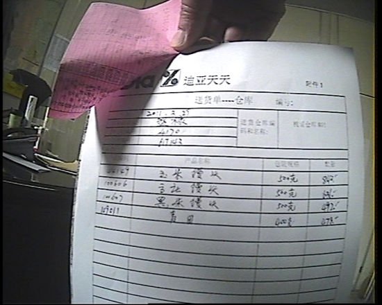 央视曝上海华联等超市多年销售染色馒头(组图)