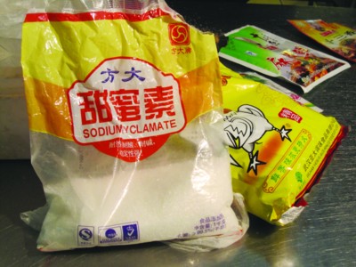 合肥工商昨晚突查超市 揪出了染色蛋糕