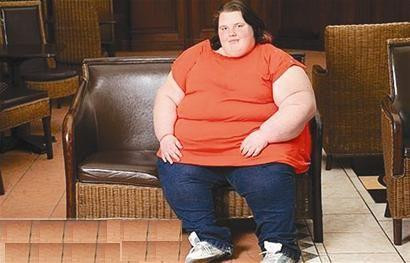 英国最肥胖少女17岁重达432斤(图)