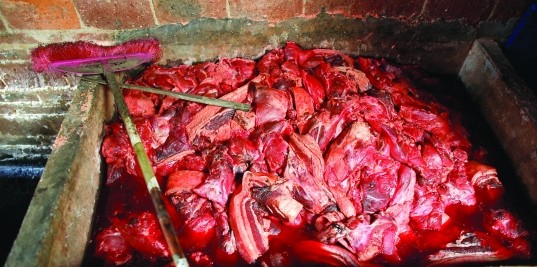 黑作坊腊肉经检测有毒 广州白云区查获无证腊制品316公斤