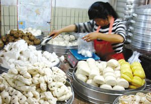 重庆渝中区查获含柠檬黄“染色馒头”(图)