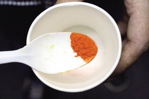 1角成本制出十多元果汁 鲜榨橙汁不含橙(组图)