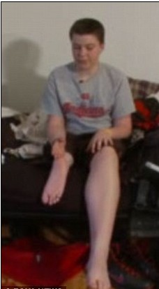 13岁少年感动美国 脚掌方向相反仍坚持棒球梦