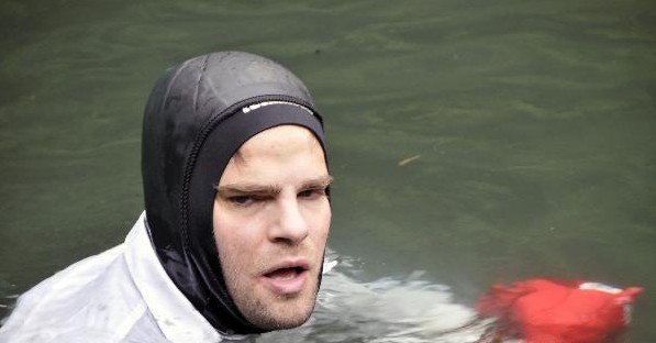 意大利男子水下憋气20分55秒 超吉尼斯世界纪录