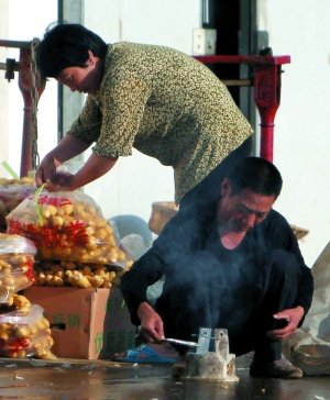 硫磺熏制生姜过程曝光