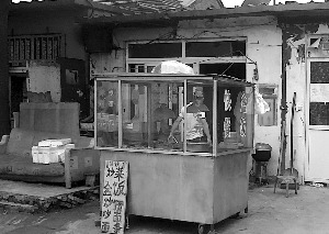 北京商贩长期销售过期火腿猪蹄 小餐馆大量购买