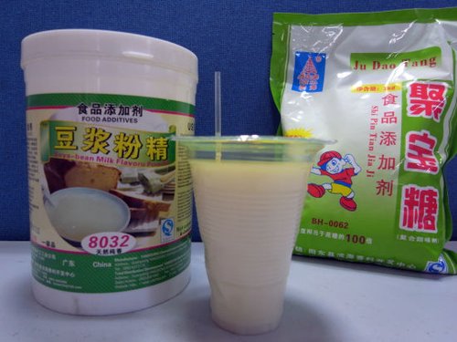 沈阳部分店铺用添加剂兑水制豆浆 长期食用有害