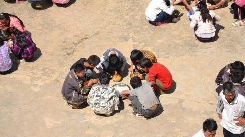 学生“土豆餐”到底是谁的贫困