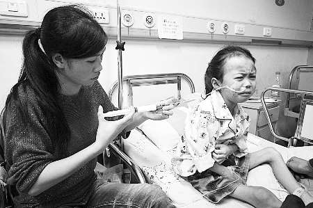 4岁男童患怪病10天体重降16斤 目前靠胃管进食