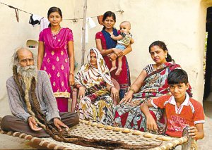 印男子为求一子37年不洗澡 称是神的意志(图)